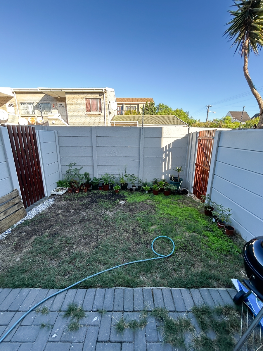 1 Bedroom Property for Sale in Table View Western Cape